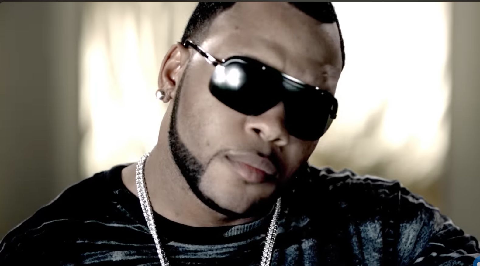 Flo Rida – Jump [Official Video]